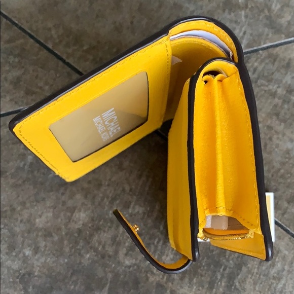 Michael Kors Jet Set Travel BIFLD Zip Coin Wallet - Picture 3 of 16